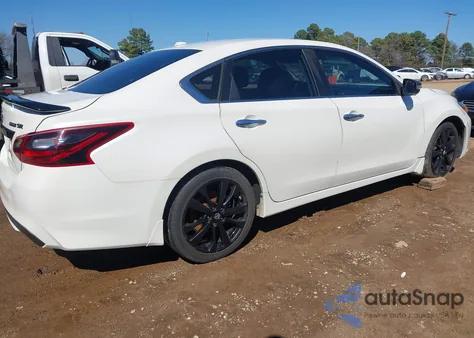 2018 Nissan Altima 2.5 Sr из США, поврежденный, VIN 1N4AL3AP8JC235079